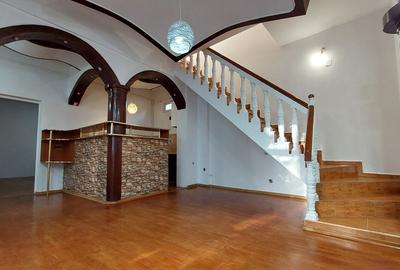 Piata Unirii – Calea Calarasilor - Hala Traian, PROPRIETAR, vand casa P+M, 4 cam - 2