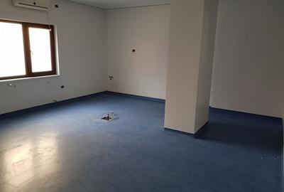 Casă cu 5 camere cu Teren 300 Mp în Intim - 2