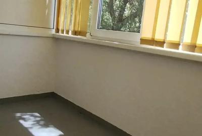 Apartament 3 camere, decomandat, etj 1; Micro 11; Certif. perf. energ.clasa A Pret negociabil. - 10