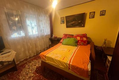 Apartament trei camere - Zona Școala nr. 10 - etajul 2 - 3