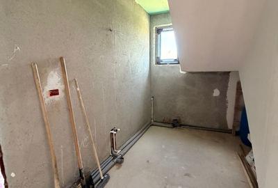 Casă individuală cu 8 camere cu Canalizare în Rahova - 23