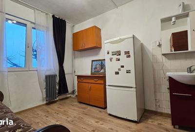 Apartament cu 2 camere decomandat în Tractorul