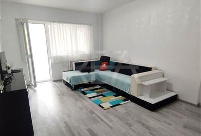 Apartament cu 3 camere semidecomandat, mobilat în Pantelimon