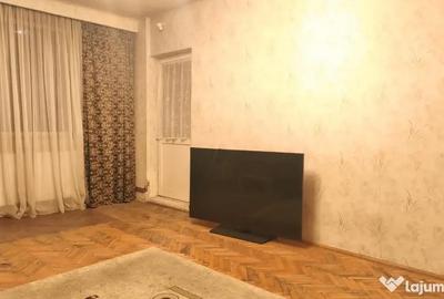 Apartament cu 3 camere decomandat în 22 Decembrie - 2