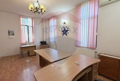 Casă cu 4 camere cu Teren 435 Mp în Central - 7