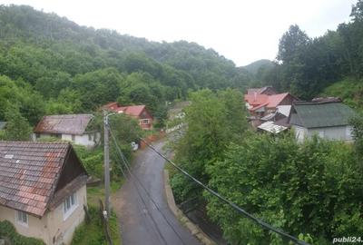Casă cu 6 camere cu Teren 200 Mp în Valea Roșie - 2