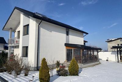 Casă cu 4 camere în Central