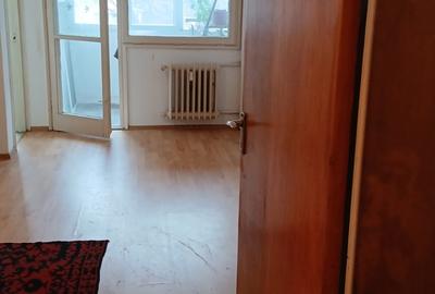 Garsonieră semidecomandată în Apărătorii Patriei