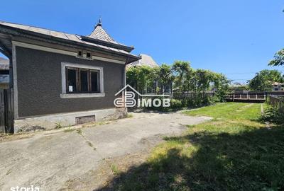 Casă cu 4 camere cu Teren 995 Mp în Ulmi - 2