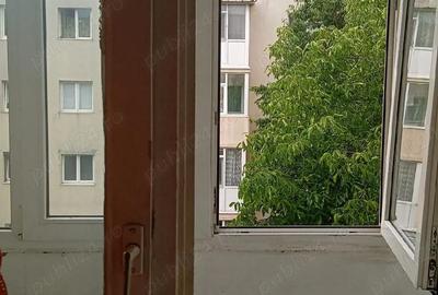 Apartament cu 2 camere nedecomandat în Republicii