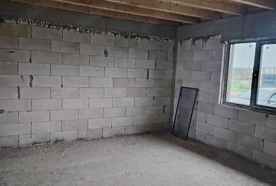 Casă cu Teren 500 Mp în Șendreni - 4