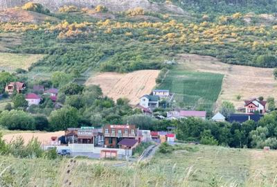 Teren de 700 mp, în Iris