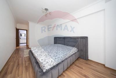 Apartament cu 3 camere decomandat, mobilat în Tractorul - 10