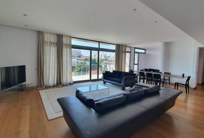 Apartament cu 4 camere decomandat în Kiseleff