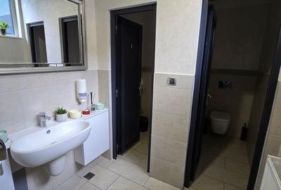 Spațiu comercial, de 200 mp, în Central - 7