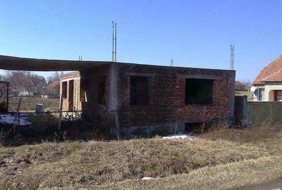 Casă cu 5 camere cu Teren 1700 Mp în Ciacova - 2