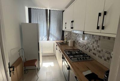 Apartament cu 3 camere semidecomandat în Podu Roș - 2