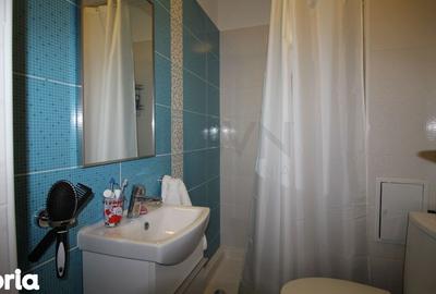 Apartament cu 3 camere semidecomandat, mobilat în Banu Manta