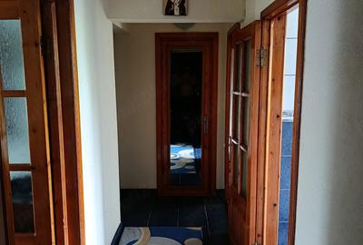 Apartament cu 4 camere semidecomandat în Central - 1