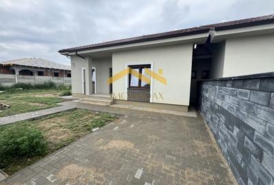 Casă individuală cu 4 camere cu Canalizare în Moșnița Nouă