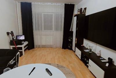 PARTICULAR vând 3 cam. lângă  Metrou 2min. Apărătorii Patriei bl.1986, parter/8 - 3