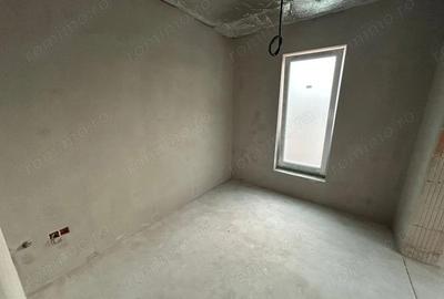 Casă cu 4 camere cu Teren 500 Mp în Central