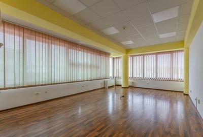Spațiu comercial, de 194 mp, în Central - 3