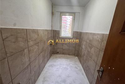 Apartament cu 3 camere semidecomandat în Tei - 1