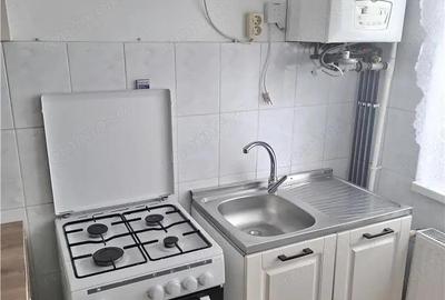 Apartament Renovat cu 2 Camere si Parcare in Astra - 4