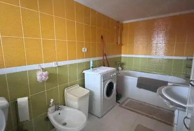 Casă cu 8 camere cu Teren 700 Mp în Rădăuți - 2