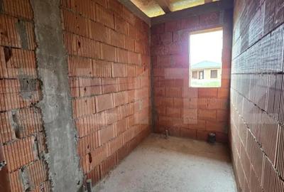 Casa pe un nivel, 3 camere, 100 mp ?i teren generos de 500 mp - zona Unirea - 7