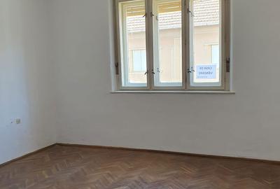 Casă cu 3 camere în Central - 2