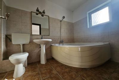 Casă cu 3 camere cu Teren 200 Mp în Central - 9