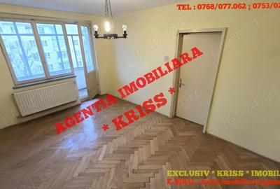 Apartament cu 3 camere semidecomandat în Craiovei - 12