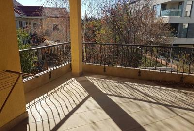 Casă cu 7 camere cu Teren 652 Mp în Băneasa