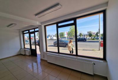 Spațiu comercial, de 32 mp, în Central - 3