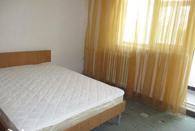 Apartament cu 3 camere decomandat în Drumul Taberei