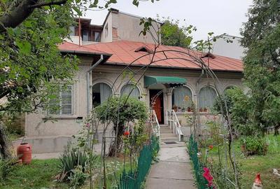Vand casa cu teren, Campulung-Muscel, central, vizavi de pia?a, 140.000 - 1