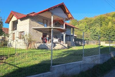 Casă individuală cu 4 camere cu Canalizare în Corbeni - 4