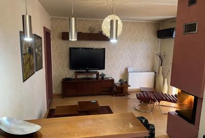 Penthouse cu 3 camere decomandat în Avantgarden