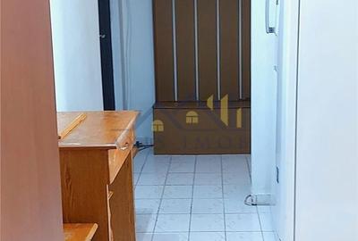 Apartament cu 3 camere semidecomandat în Micro 3 - 1