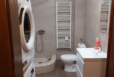 Casă cu 5 camere în Giroc