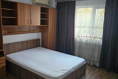 Inchiriez apartament 3 camere - 1