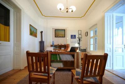 Casă cu 4 camere în Central - 2