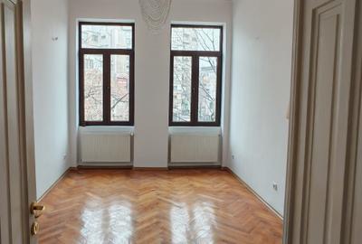 Casă cu 9 camere cu Canalizare în P-ța Romană - 17