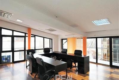 Spațiu comercial, în P-ța Victoriei - 1