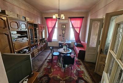 Vand APARTAMENT in casa tip vila Zona Josefin cu 4 camere