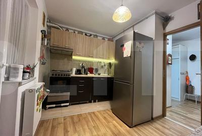 Apartament cu 3 camere decomandat, mobilat în Girocului