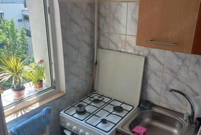 Garsonieră decomandată în Titan - 2