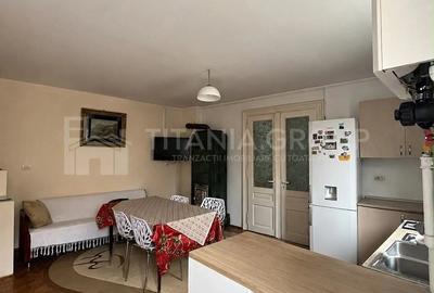Apartament cu 3 camere decomandat în Schei